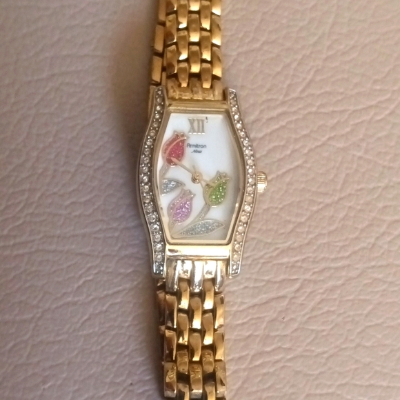 Armitron fixed Bezel Watch 💖 - Picture 1 of 3